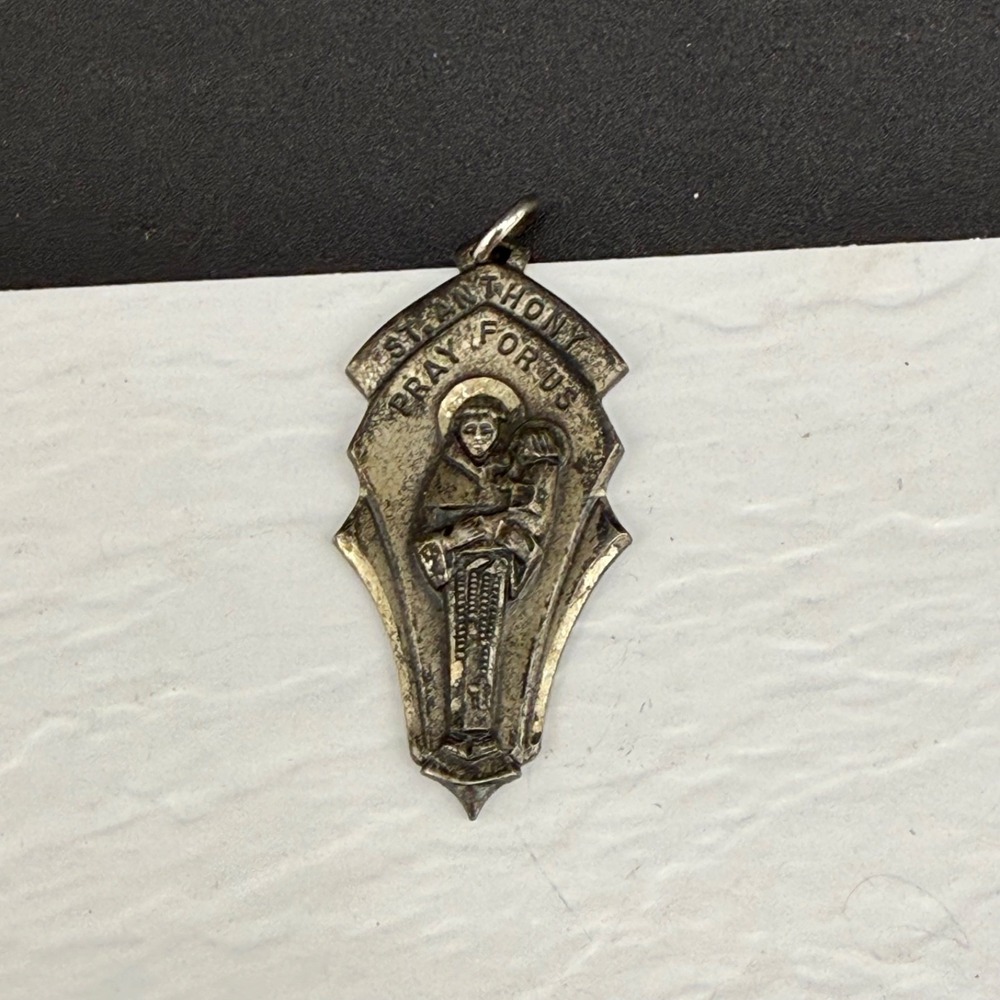 Vintage Theda St Anthony Pendant Silver Religious Engraved 10g